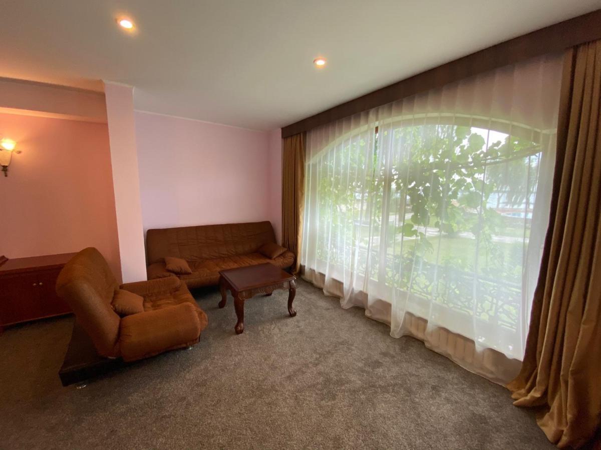 Morelux Boutique Hotel Kapchagay Ngoại thất bức ảnh