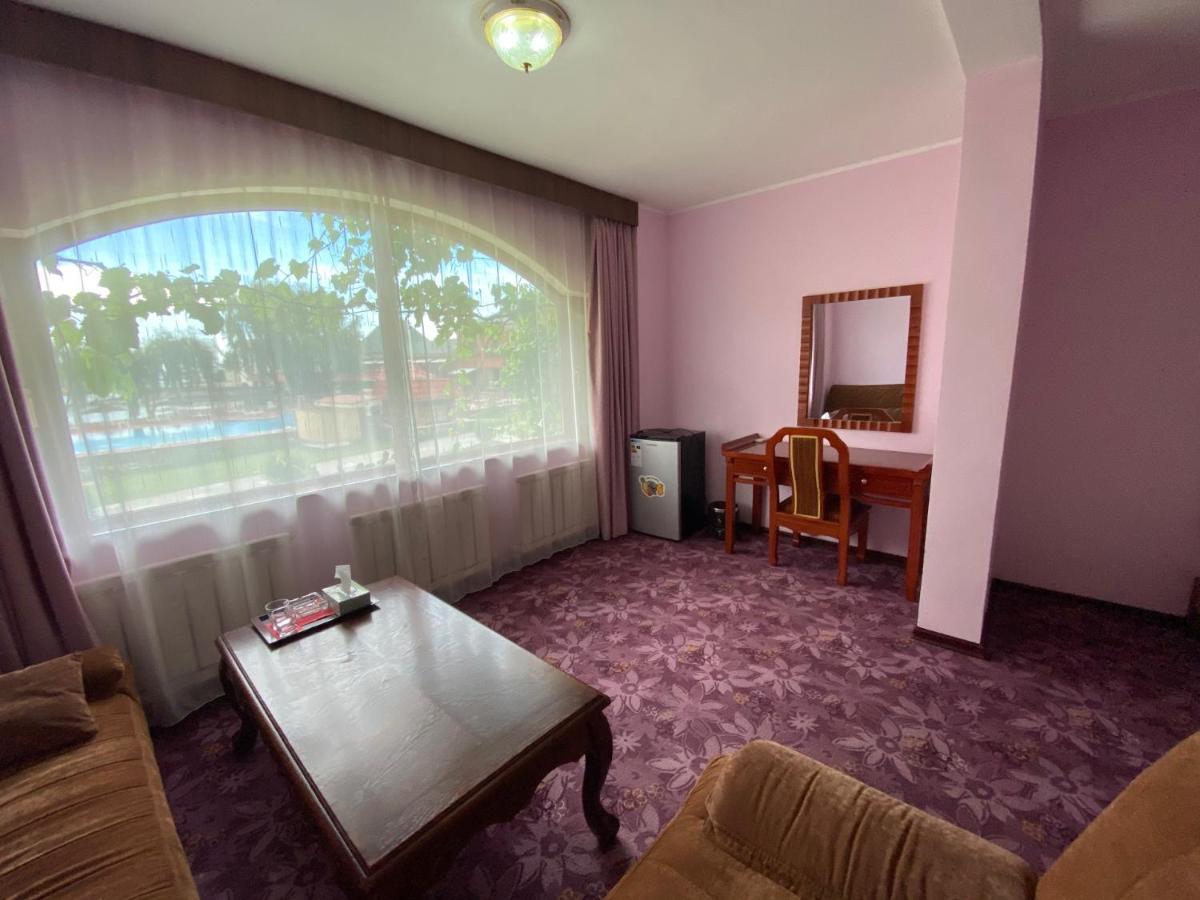 Morelux Boutique Hotel Kapchagay Ngoại thất bức ảnh